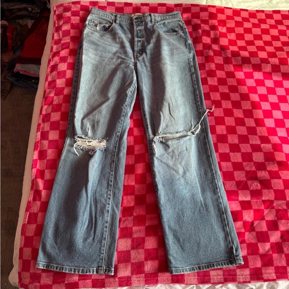 Distressed Light Blue Boyfriend Jeans With Ripped knees